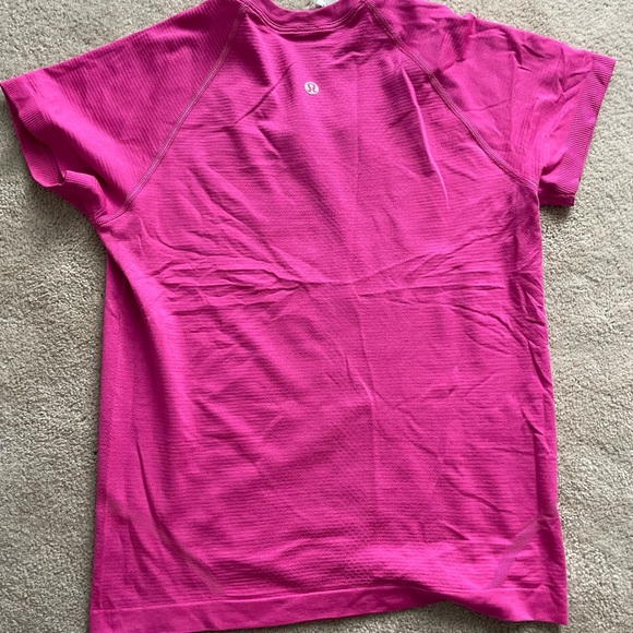Lululemon swiftly crop tee in sonic pink - Picture 2 of 3
